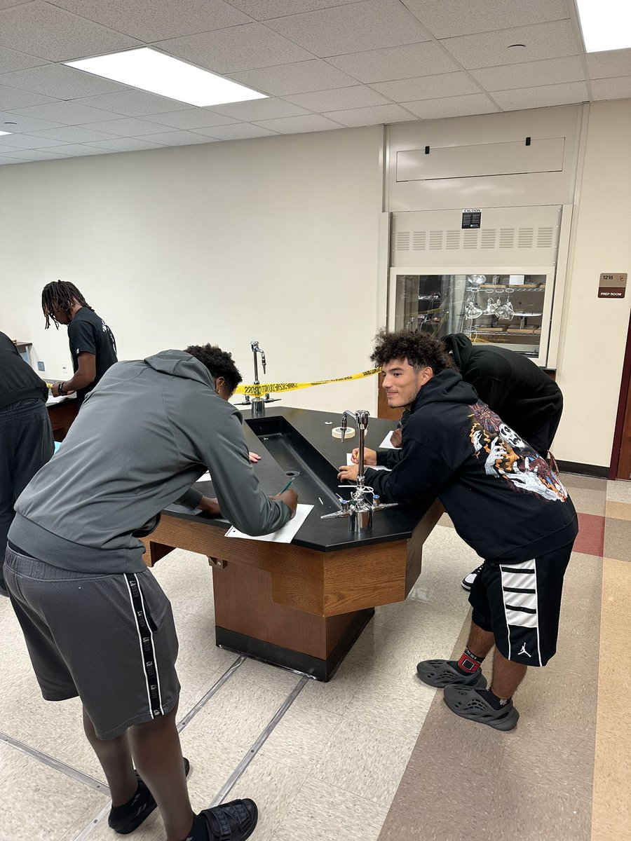 jfernan20's tweet photo. Mr. Edwards incorporating forensics in to Physics!!  Starting the activity doing a silent discussion to get students engaged and thinking!!  @HumbleISD_SCHS https://t.co/FDShCX6G3U