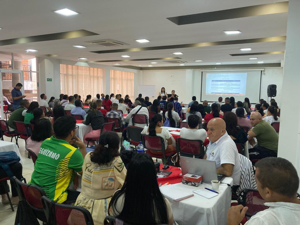 EI Programa #TodosAaprender continúa sus encuentros de formación a más de 3.900 tutores del país. Hoy estamos haciendo presencia en nueve ciudades: Barranquilla, Apartadó, Riohacha, Bucaramanga, Medellín, Montería, San Andrés, Cali y Mocoa.