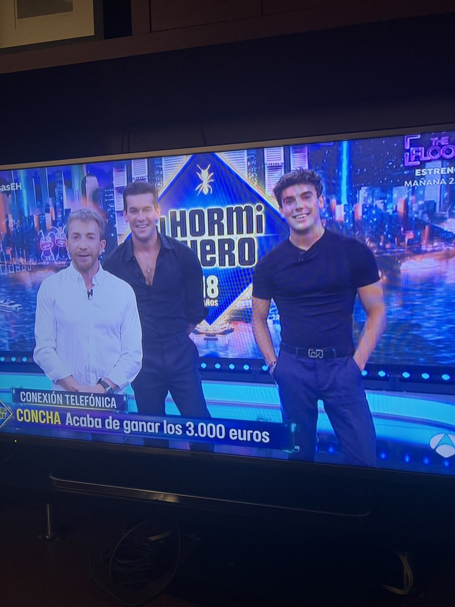 bandagalan's tweet photo. Todas somos Concha, esa risa nerviosa….. 😍😍🤣🤣 Gracias @lavecinarubia por recordarme que Mario Casas estaba en @El_Hormiguero 😍 #CasasEH Estaba viendo Los Hombres de Paco 😂 https://t.co/euPCycCghx