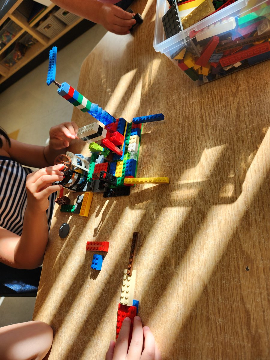 Mrs. Dominelli and Mrs. Frias tweet media