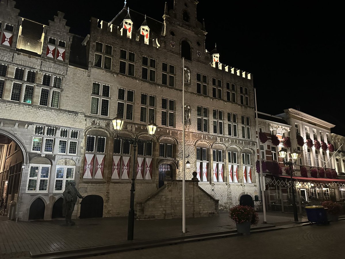 Het politieke seizoen is in Bergen op Zoom op deze zwoele nazomeravond weer begonnen. Op naar een mooi politiek jaar met veel vooruitgang voor Berrege!