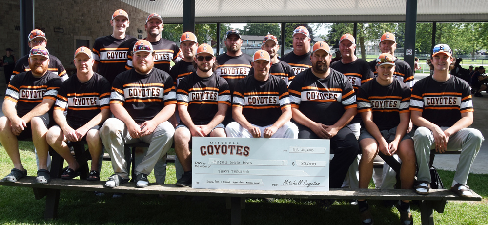 Coyotes slo-pitch team donates $30k to community
tinyurl.com/5n9be93r