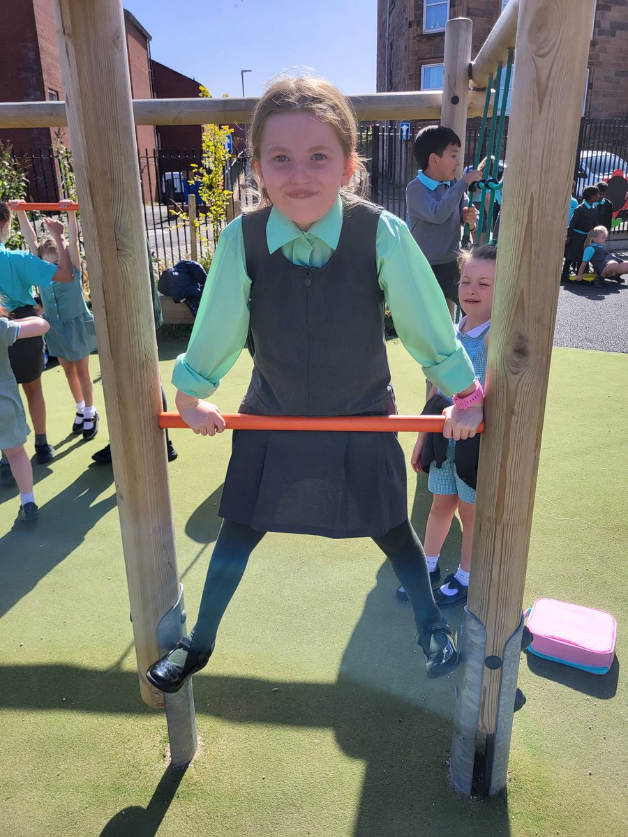 StMarysPS14's tweet photo. P3 said, happiness is playing in the sunshine.🌞🌞🌞 #schoolvalue https://t.co/G3ZixkwRcH