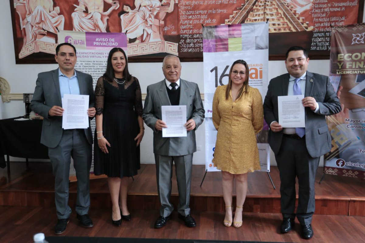 AlfredoCorona's tweet image. El @VERIVAI  y el @ElColVer firmaron un Convenio de Colaboración Interinstitucional, el cual servirá para la profesionalización del funcionariado del #IVAI en esta casa de estudios y contribuir de manera conjunta al fortalecimiento de la transparencia y del #DAI.