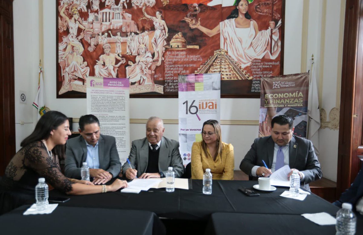 AlfredoCorona's tweet image. El @VERIVAI  y el @ElColVer firmaron un Convenio de Colaboración Interinstitucional, el cual servirá para la profesionalización del funcionariado del #IVAI en esta casa de estudios y contribuir de manera conjunta al fortalecimiento de la transparencia y del #DAI.