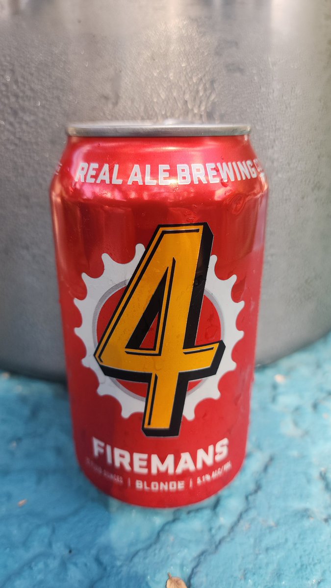 steve_broyles's tweet photo. @RealAleBrewing  looks like some really old beer we got in Austin.    10/06/22 best by date https://t.co/wZ7TsXIfdh