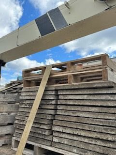 KP_TrafficUnit's tweet photo. Last week we stopped two insecure loads that could have resulted in serious injury or death if the log/ pavers had shifted and struck other vehicles or pedestrians. GRAVITY is not a form of securement. Drivers and Operators charged accordingly. ^JB #securement https://t.co/8f1WICzviT