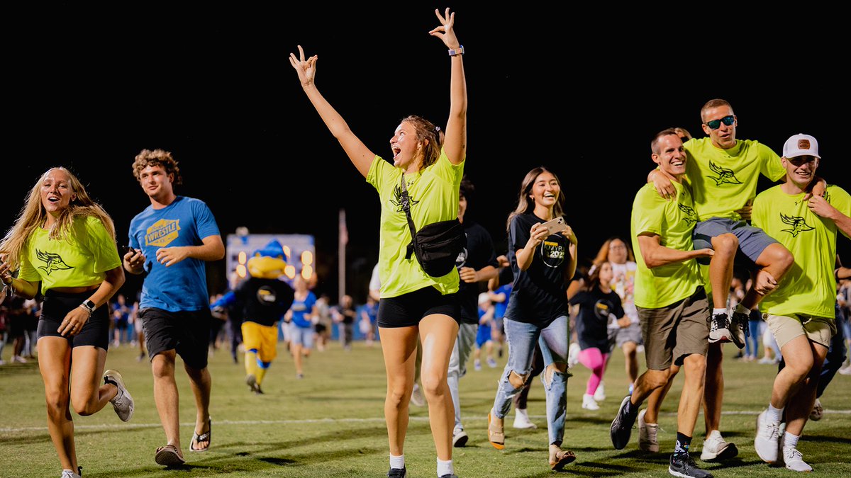 HUGE week of `Runner events ahead. A few highlights:
- 𝐖𝐞𝐥𝐜𝐨𝐦𝐞 𝐁𝐚𝐜𝐤 𝐏𝐞𝐩 𝐑𝐚𝐥𝐥𝐲 (𝐖𝐞𝐝)
- 𝟏𝟏𝐭𝐡-𝐀𝐧𝐧𝐮𝐚𝐥 𝐑𝐨𝐰𝐝𝐲 𝐑𝐮𝐧 (𝐓𝐡𝐮𝐫𝐬)
- 𝐅𝐑𝐄𝐄 𝐦𝐞𝐧'𝐬 𝐬𝐨𝐜𝐜𝐞𝐫 𝐠𝐚𝐦𝐞 (𝐒𝐮𝐧)
Read more about the action-packed week:
gorunners.com/news/2023/9/5/…