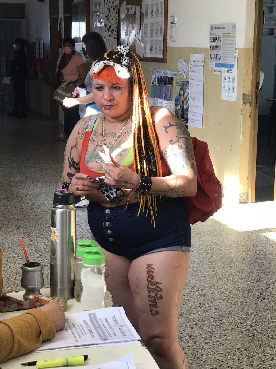 fakealber's tweet photo. Obviamente todos sabemos a quién votó https://t.co/LiRxxUgoCh