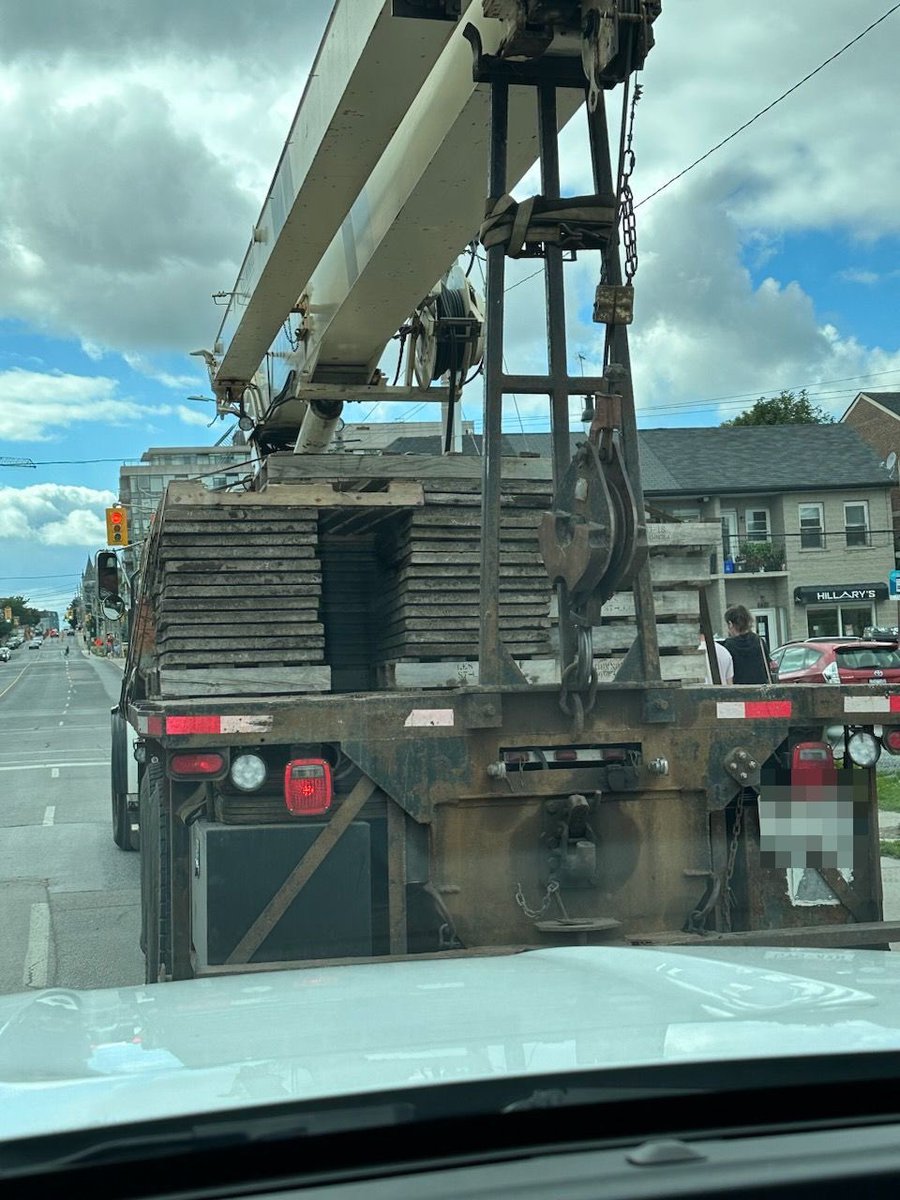KP_TrafficUnit's tweet photo. Last week we stopped two insecure loads that could have resulted in serious injury or death if the log/ pavers had shifted and struck other vehicles or pedestrians. GRAVITY is not a form of securement. Drivers and Operators charged accordingly. ^JB #securement https://t.co/8f1WICzviT