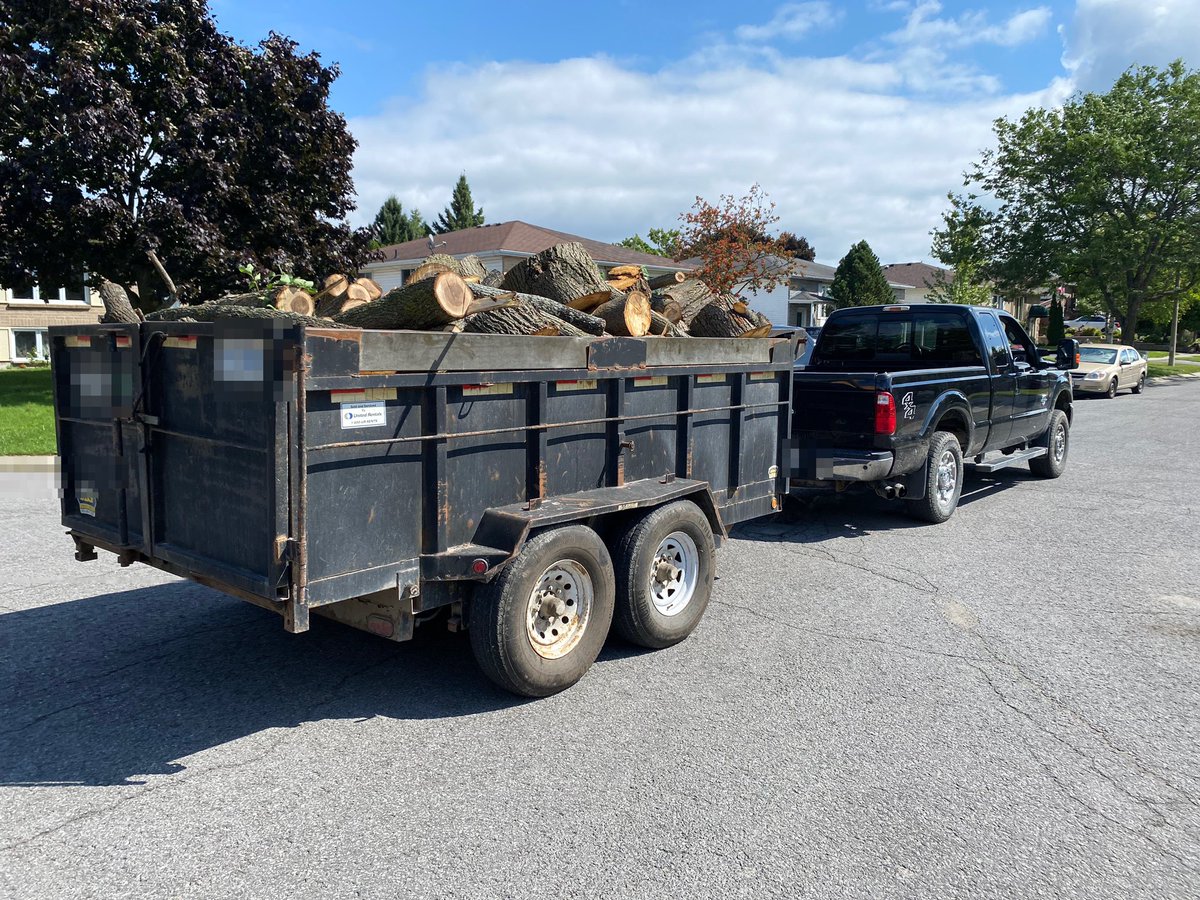 KP_TrafficUnit's tweet photo. Last week we stopped two insecure loads that could have resulted in serious injury or death if the log/ pavers had shifted and struck other vehicles or pedestrians. GRAVITY is not a form of securement. Drivers and Operators charged accordingly. ^JB #securement https://t.co/8f1WICzviT