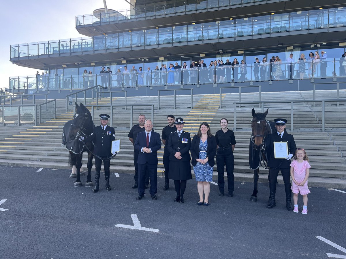 A lovely long service ceremony this afternoon at Aintree Race Course including recognising 20 years service by PH’s Jake &amp; Major ⁦<a href="/MerPolMounted/">Mer Pol Mounted</a>⁩. It was a privilege to recognise the service of our dedicated officers &amp; staff and to thank their family and friends.