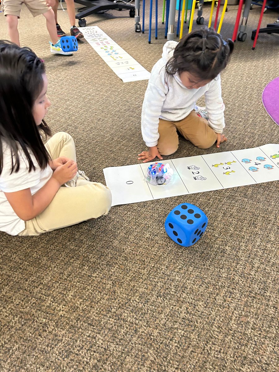 We had a great time introducing Blue-Bots🤖to @cogswell_ben's @KindRockets 🚀 last week. Students collaborated and communicated to count 🎲 and code with their bots. @AlisalUSD TK-1st teachers, sign up for a demo here: bit.ly/AUSDEdTechAppt 🗓️