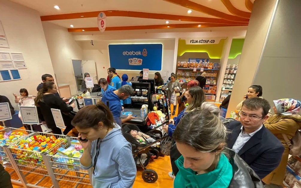 Ebebek çalışanları isyan etti! 

Halka arzdan sonra her gün birileri gelip mağazada çalışıp çalışmadığımızı müdürlere bildiriyorlar.