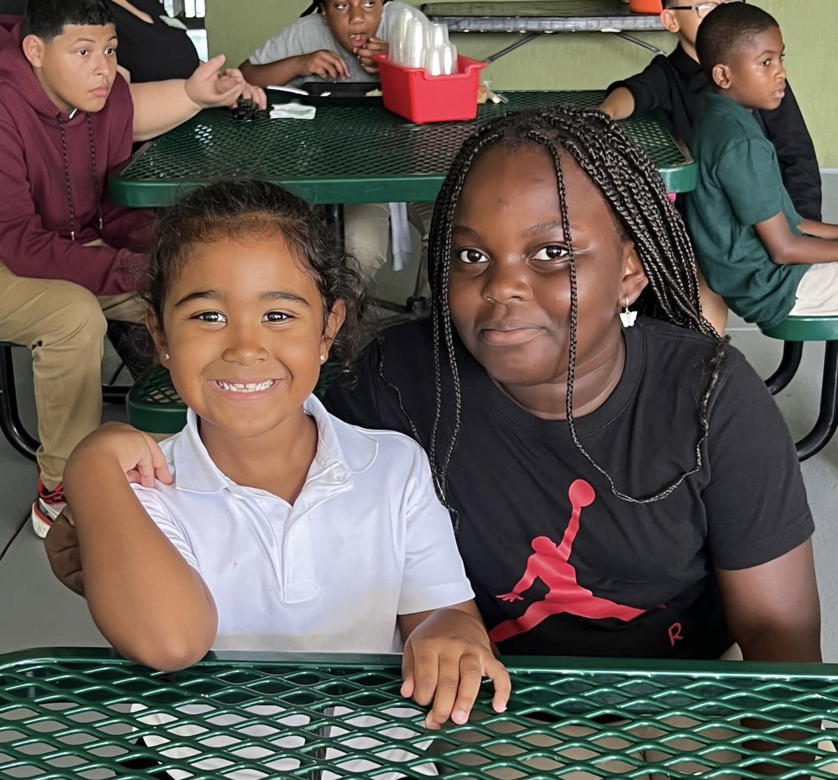 BranchesFL's tweet photo. Have you heard about Branches Buddies? It’s a program where Branches’ 5th grade students each get paired with a Kindergartner to serve as their #mentor for the year and give advice on how to navigate school and life. 😊 #nearpeermentorship #students #success #branchesfl https://t.co/zweVEn0Dpq