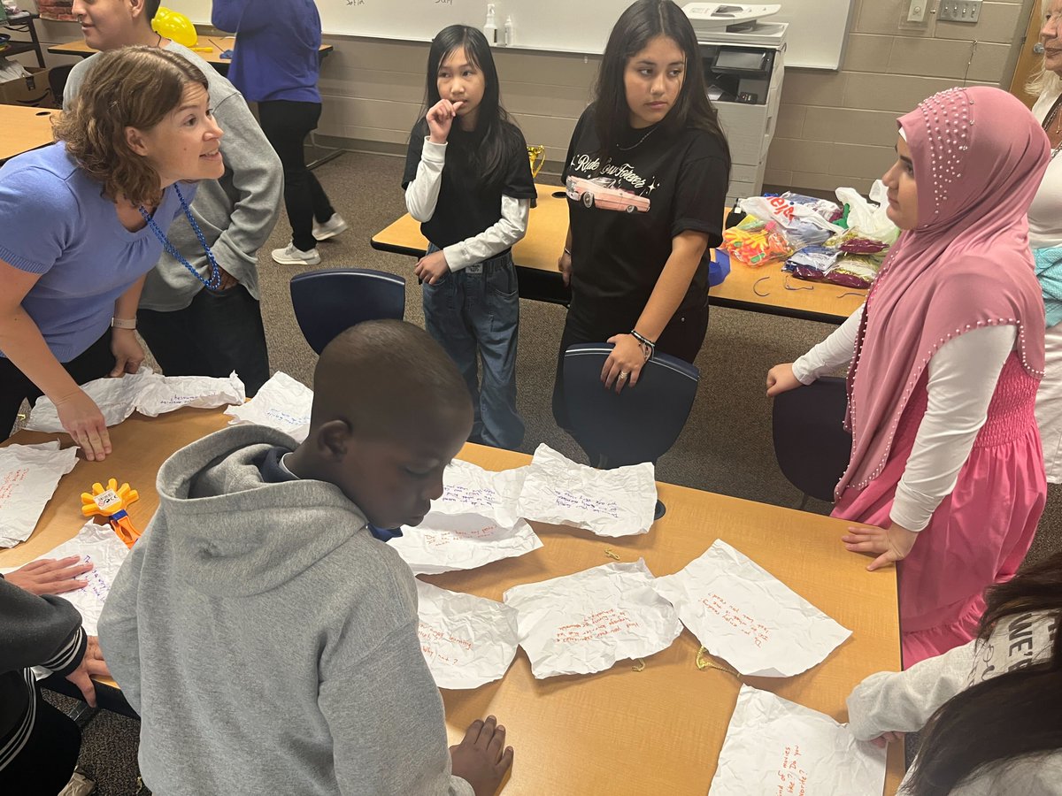 fugeesfamily's tweet image. Happy first day of school, Teranga Academy Mad River! 🎉🎉

We're so glad you're part of the Fugees Family, @MADRIVERLOCAL 💚