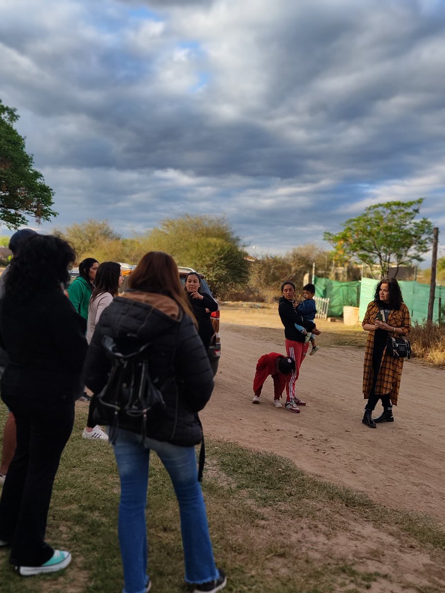 terelunalarioja's tweet photo. Más que nunca hay que caminar junto a los vecinos y vecinas. Escucharlos. Aceptar las críticas y gestionar las soluciones. No hay tiempo que perder. La Patria, la democracia y nuestra Patria Chica nos exige estar a la altura. #UniónPorLR #NorteGrande  #UnionPorLaPatria https://t.co/BKKFAz4X1V