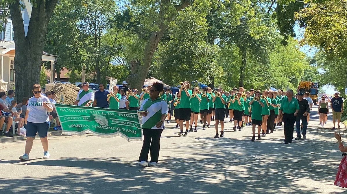 SummitHill161's tweet photo. Our @SHJHspartans band did a great job marching in the Frankfort Fall Festival Parade on Sunday! Way to go, Spartans! 🎵💚 #161Momentum #attitudedeterminesdirection https://t.co/LiC7PNEB0e