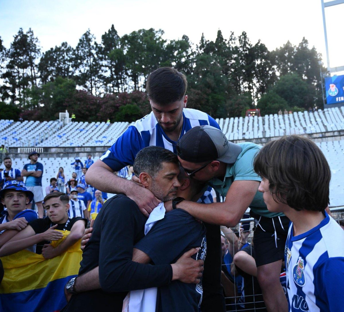 DragaoNews1893's tweet photo. Sérgio Conceição vai regressar ao banco do #FCPorto, após ter cumprido castigo 💙 https://t.co/ZkSYWCQXgS