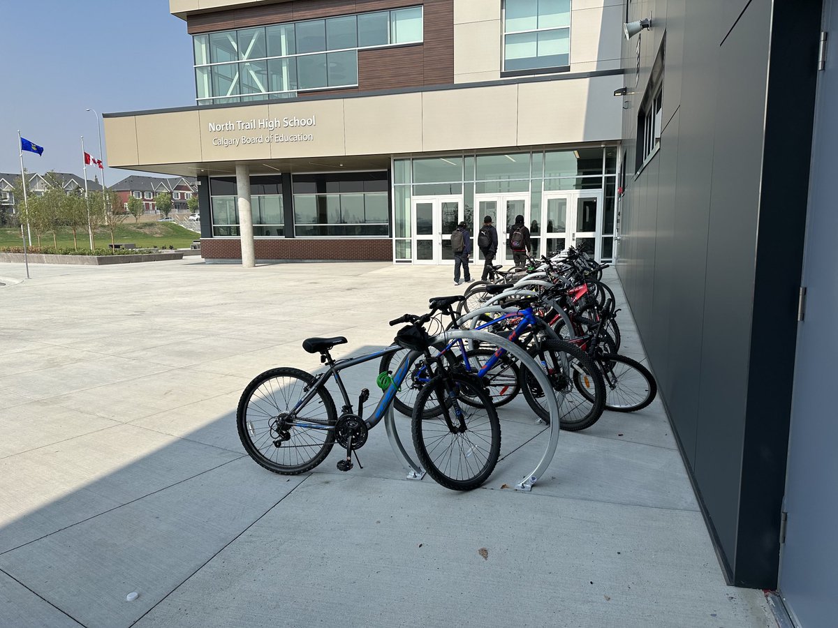 youthenroute's tweet photo. Look at all the bikes at ⁦@NorthTrailHS⁩ ! Way to go….sure helps when school is close to home, there’s pathways AND storage at school ! #yyc #yycbike #yycbe https://t.co/8HvCjlekcQ