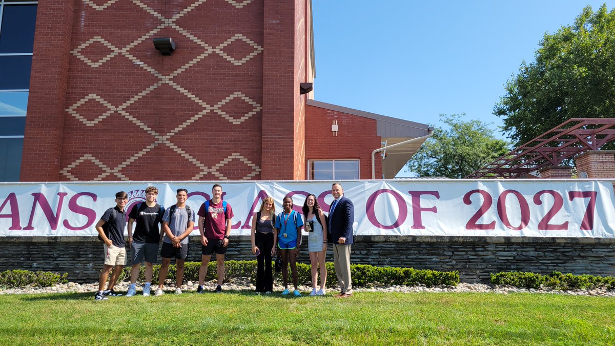 STAC_edu's tweet photo. Welcome back and happy start to the Fall semester, Spartans! This morning, President Daly greeted students on their way to class and wished them the best for the Fall semester. Go Spartans!
#STAC #STACSpartans #STACisBack #College #HigherEd #IgniteYourPassion https://t.co/xZU9pWL0im