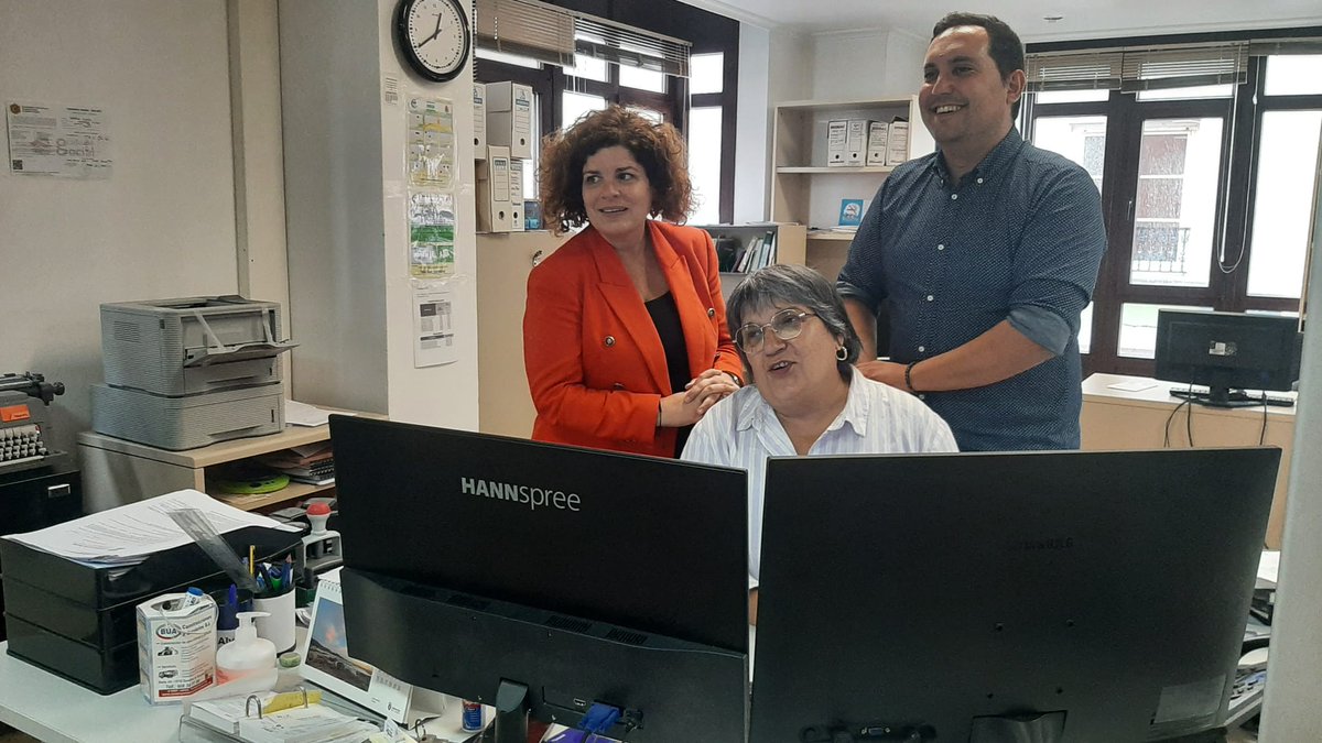 MRivasL's tweet photo. 💻 Hoxe en @ConcelloMuxia falamos dos avances do #planUNICO do @_minecogob
🏡Conexión ultrarrápida a 407 fogares e pymes en 97 puntos de Muxía
🗣️ Ademáis reunimos a Xunta Local de Seguridade para falar do dispositivo para as festas da Virxe da Barca. https://t.co/TJ86Vpkb5y