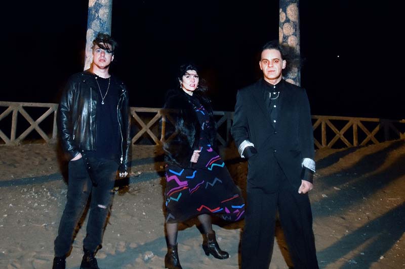 ALTOCAMET cierra su gira latinoamericana presentando SURFISTA NOCTURNO dlvr.it/Svgh1b