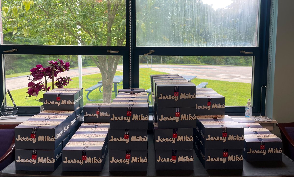 ElmStreetPAC's tweet photo. Busy week treating our awesome Elm teachers to lunch &amp; Yard Cards to welcome our students! We can’t wait to see our Elm Eagles come together on Thursday for our annual “Ice Cream Social” and cool off with some Rita’s Italian Ice!

@elmwalpole @PublicWalpole  #ElmPAC #volunteer https://t.co/mkkwyhY8I1
