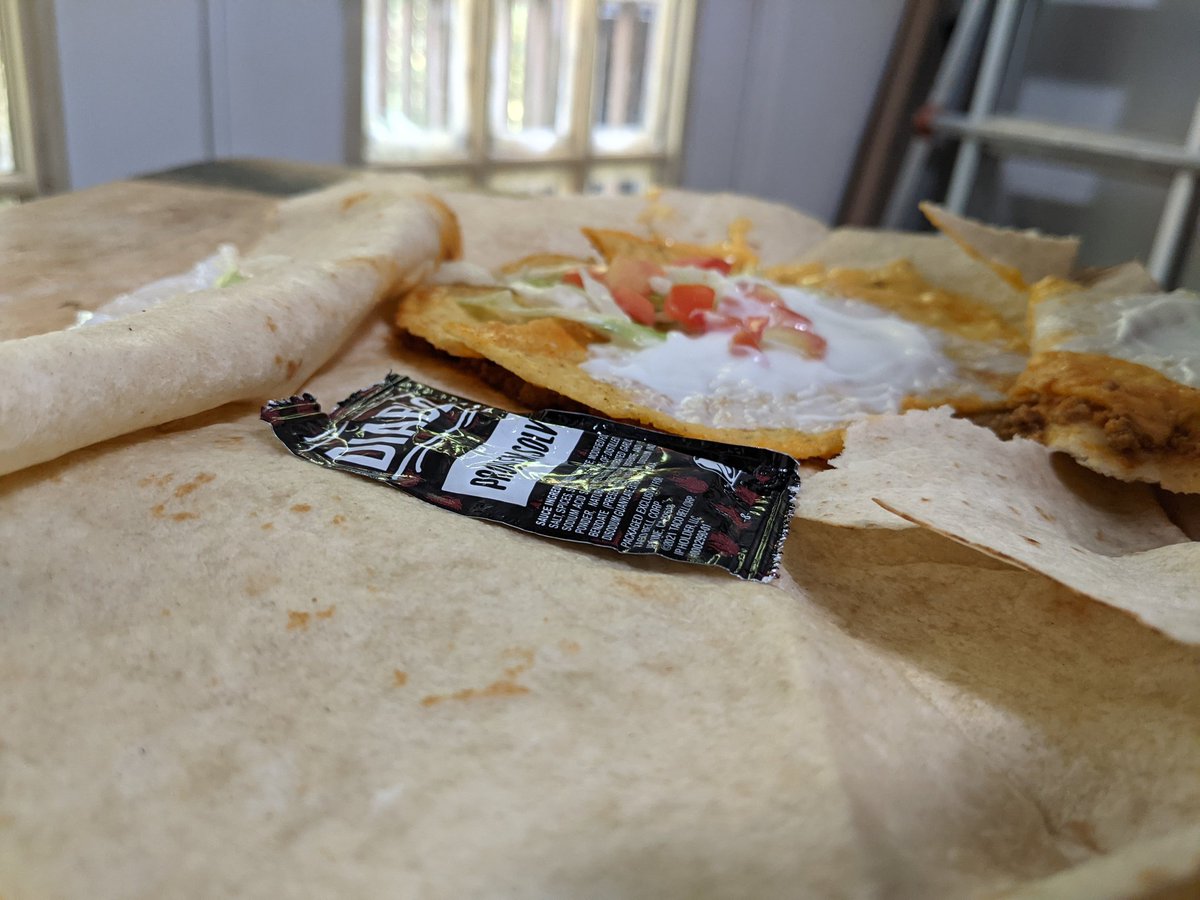 p0cketsOfficial's tweet photo. Sigh.. flat as a sauce packet and just looks horrible. From a newly renovated @tacobell too. #DoBetter https://t.co/tSO7dx4cds