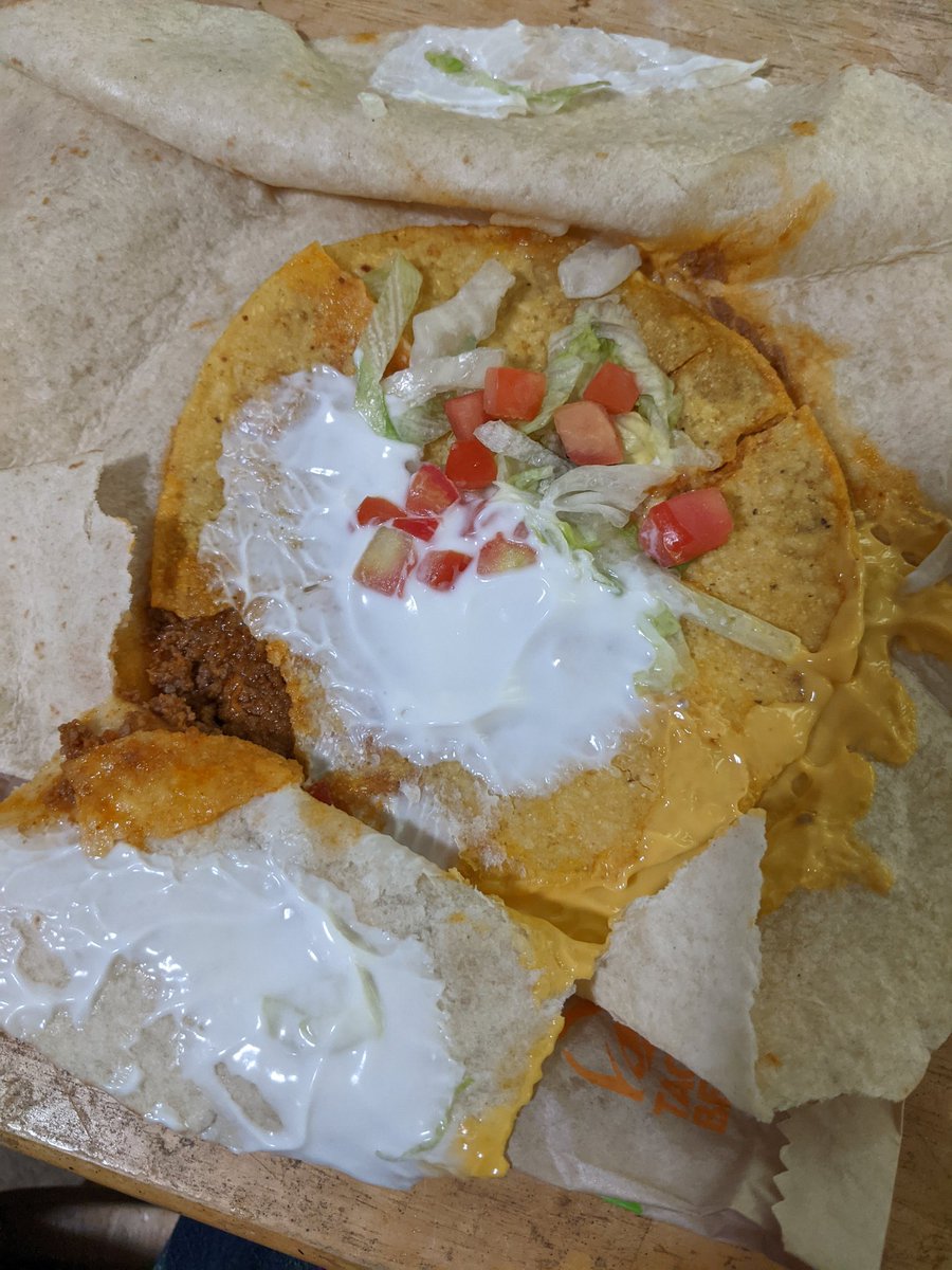 p0cketsOfficial's tweet photo. Sigh.. flat as a sauce packet and just looks horrible. From a newly renovated @tacobell too. #DoBetter https://t.co/tSO7dx4cds