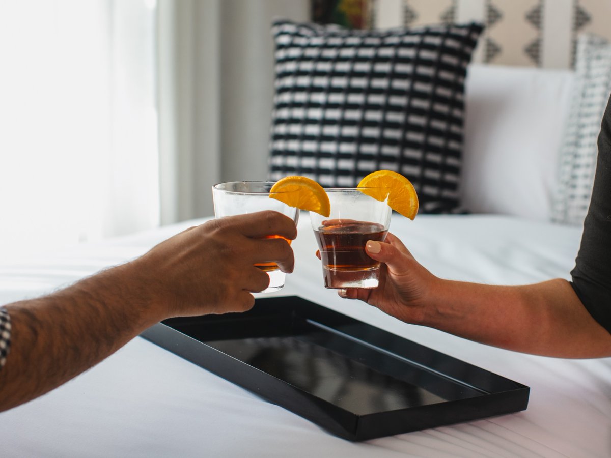 In the realm of rich flavors and shared laughter, let the whiskey weave its magic. Cheers to unforgettable nights! 🥃🌟