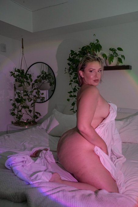 Thick girls are made for cuddlin 🫶🏼 https://t.co/4vjB6hN151<a href="/tag/pawg"class="tags"><span>#pawg</span></a>