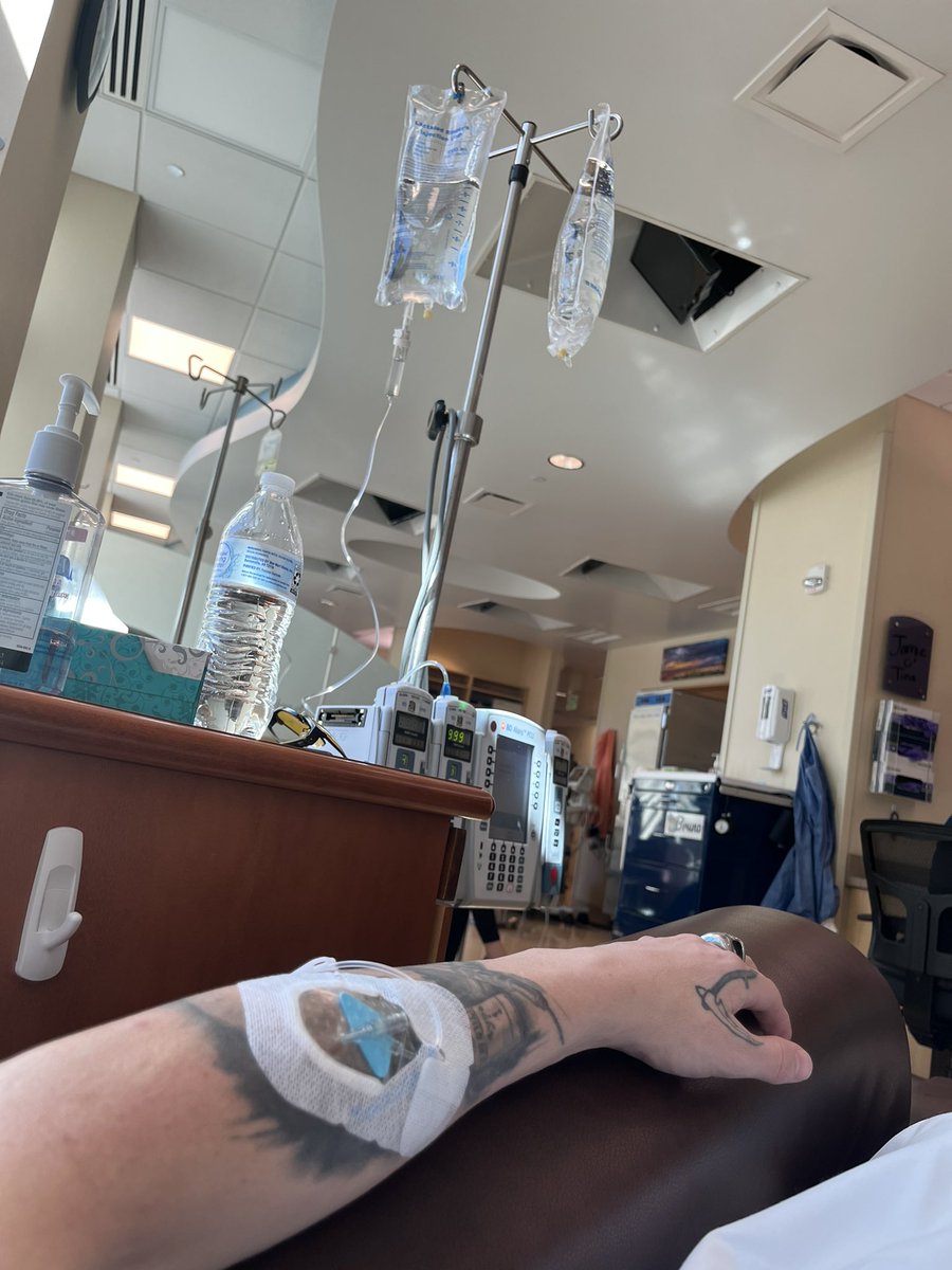 Todays vibes- fluids & tacos✊

Getting an infusion for my GP💉

Then it’s time for some Quesabirria tacos & Chorizo tacos on the low 🌮 

Tomorrow we back at the grind💪
#healthiswealth #Diabetes 
#Gastroparesis #GPawareness