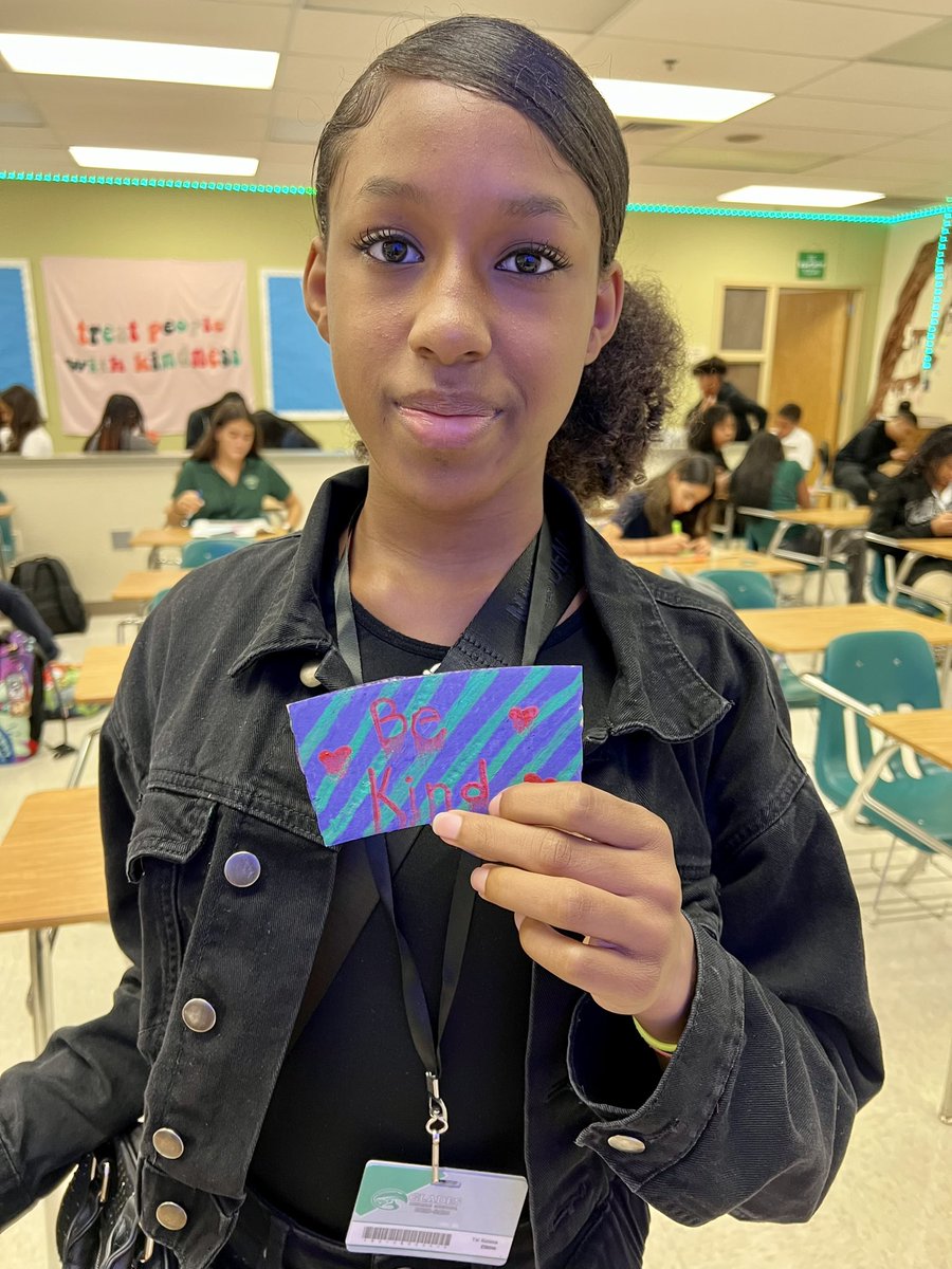gms_pc's tweet photo. Always excited to begin our Starbucks sleeve community service project! #KindnessMatters #BeTheChange #CreateYourCulture #SAVEPromiseClub #PositiveVibes @Glades_MS https://t.co/xuB4UJIdDi