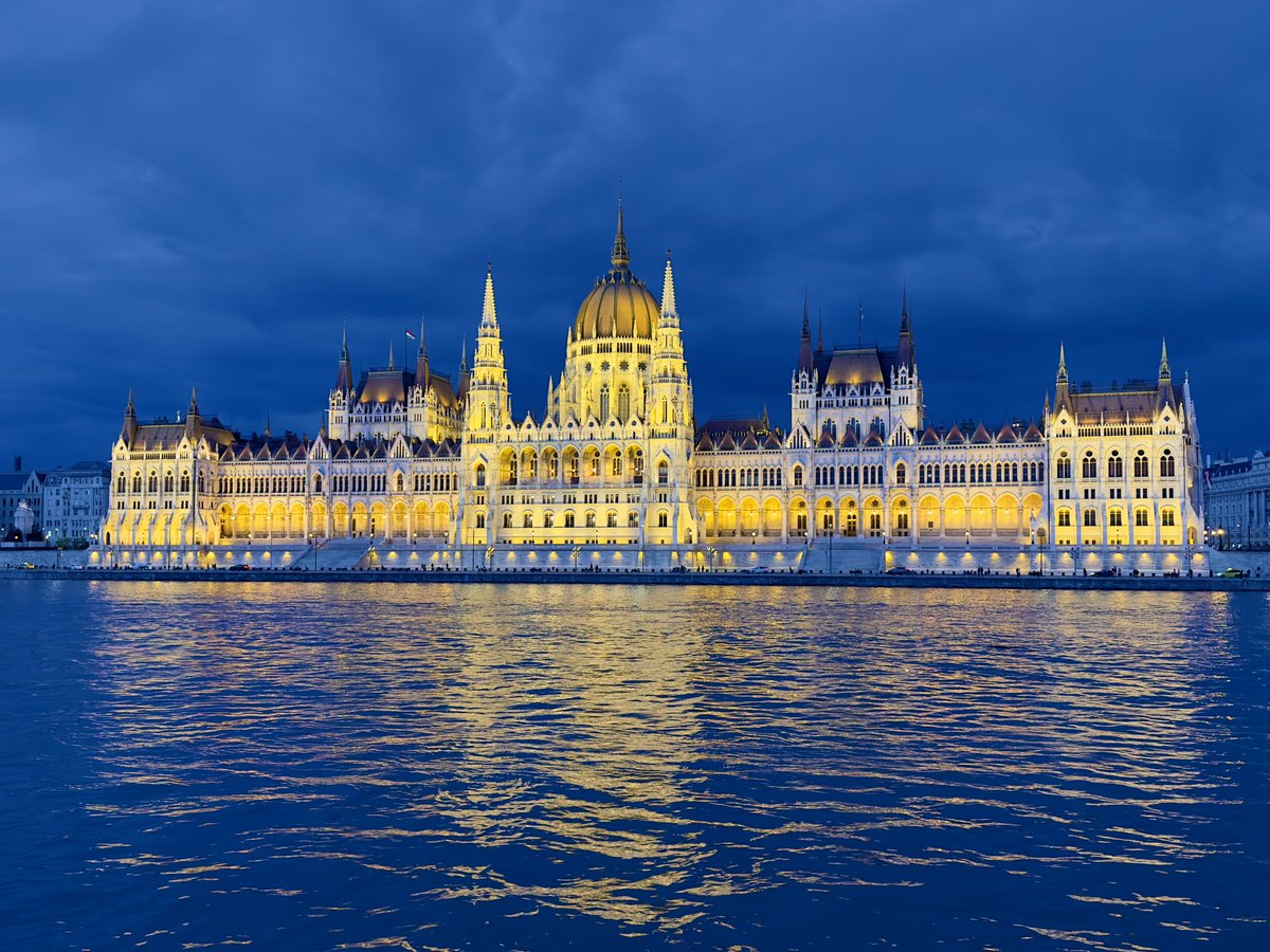 mck031100's tweet photo. Budapest, Hungary🇭🇺 April 2023📸 #hungarianparliamentbuilding #budacastle #fishermansbastion #szechenyithermalbath #budapest #hungary #solotravel #travelphotography https://t.co/L2SKWYoJDv