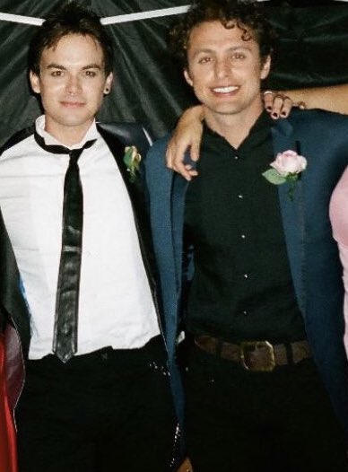 pixiedustlestat's tweet image. They got married one year ago today. We should’ve gotten a season of them as husbands and daddies. It will always break my heart we lost all of that. F the CW. #Malex #MichaelGuerin #AlexGuerin #Husbands 💒