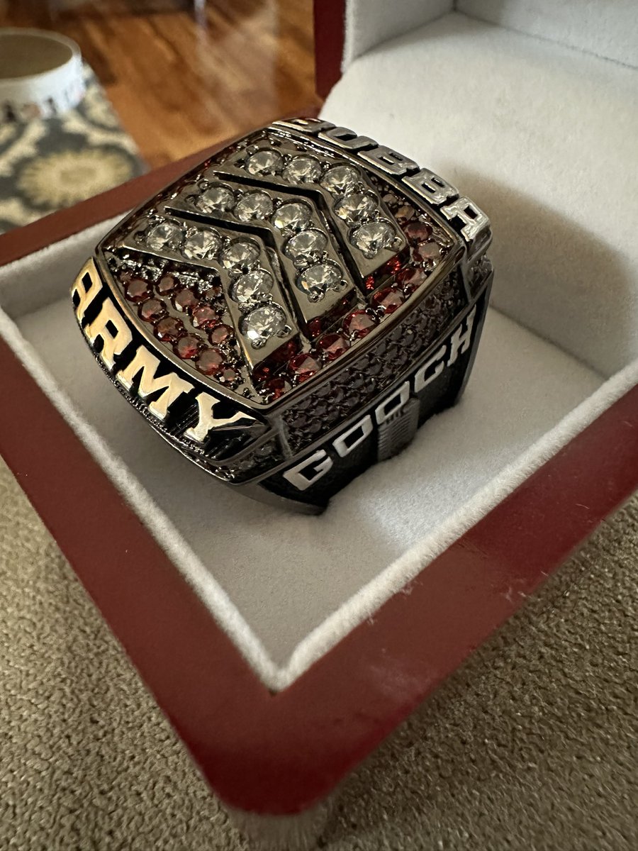 Had a nice visit with a longtime friend today. He brought a couple pieces of kick ass jewelry and dime piece of a girlfriend.  #merchcrick <a href="/TheBubbaArmy/">Bubba The Love Sponge®️</a>