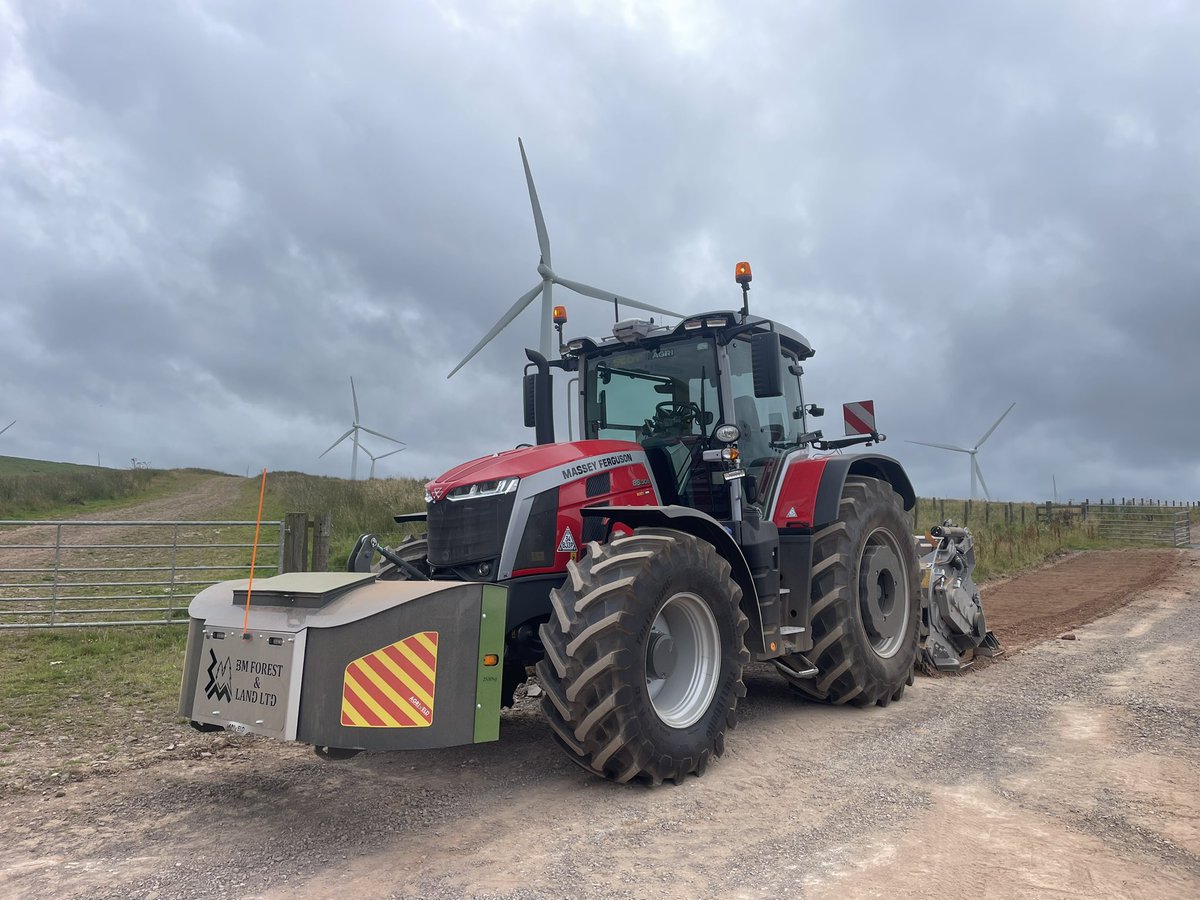 Many thanks to David Hamilton at Scot Agri for giving us the opportunity to try out the MF 8S305. They’ve certainly taken a huge leap in the right direction with this range!