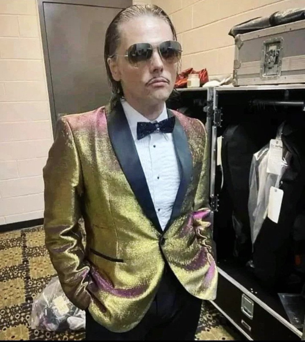 Arod_a_'s tweet photo. OMG?????

the POUT!???? 
Hair back collar up jet black so cool https://t.co/SKWqkiX7aS