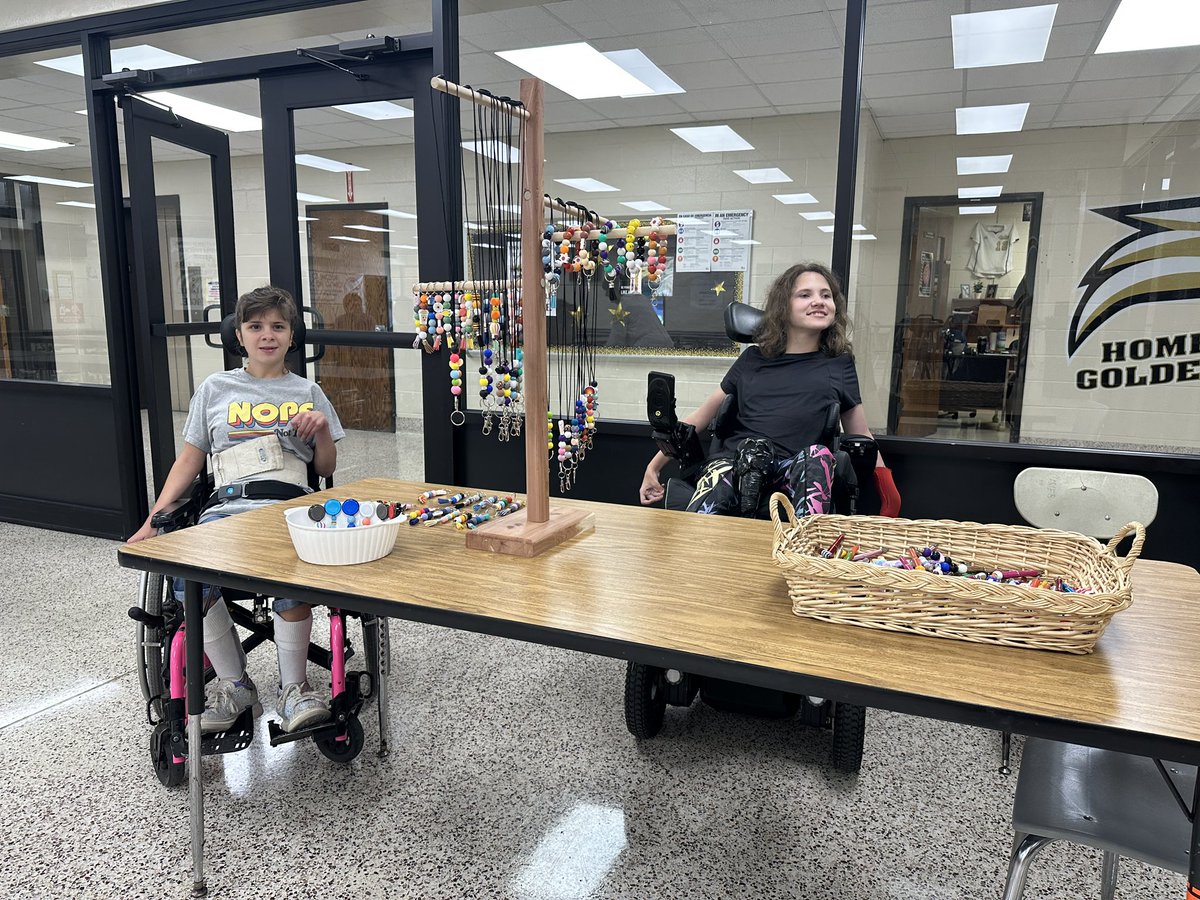CusickRice's tweet photo. Thank you Unique Beads of Stoner Thomas for stopping by Brown today! We are loving our new swag. 🖤💛🦅 https://t.co/EpZAKCPUlx