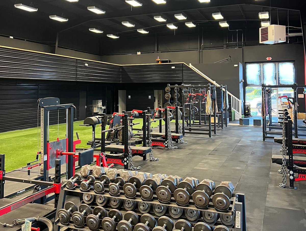 LisaMaki6's tweet photo. Congrats @dbrancheau and @Advantedge906  on their new updated athletic training facility in the UP. Your commitment and dedication to all athletes is appreciated. It’s one very special place ! @MakiKeira @BryantMaki https://t.co/s3Qb5zKpRO