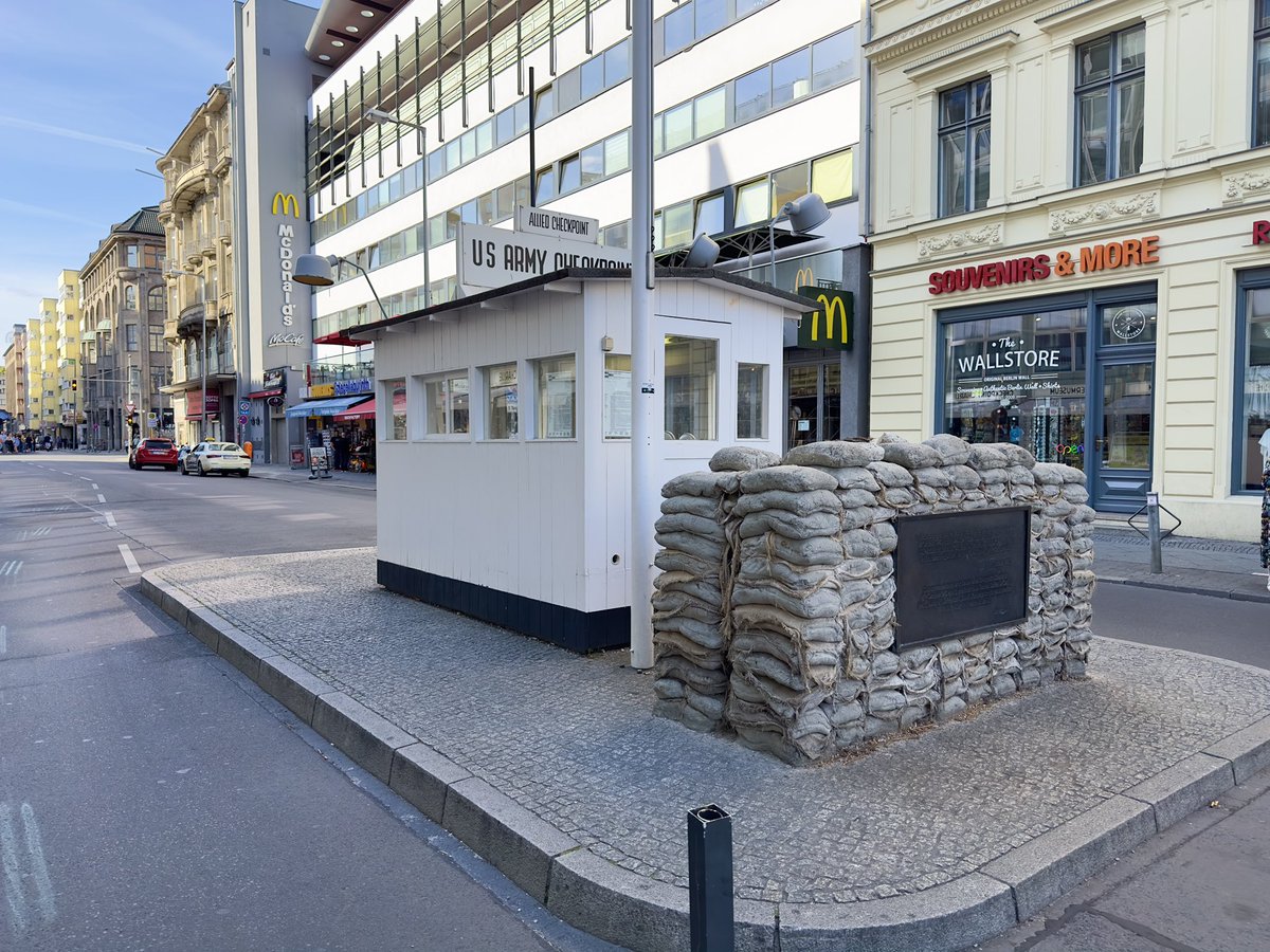 mck031100's tweet photo. Berlin, Germany🇩🇪 July 2023📸 #brandenburggate #berlinerdom #eastsidegallery #berlinwall #checkpointcharlie #berlin #germany #travel #solotravel #citybreak #travelphotography https://t.co/uqk9WBc3gf