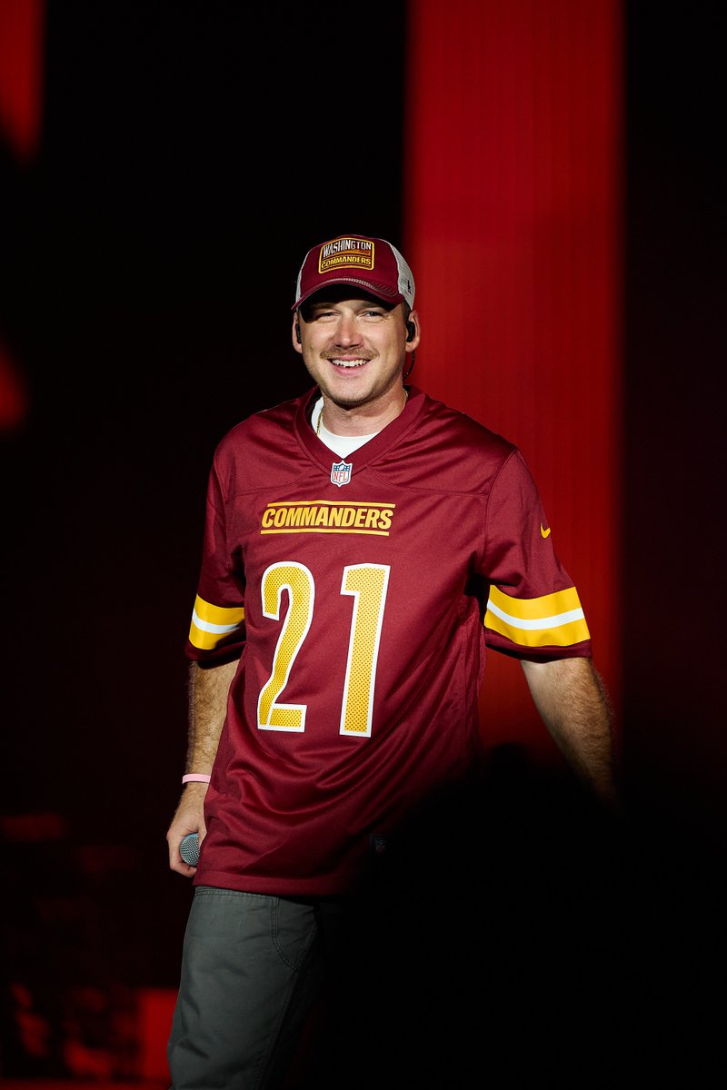 NWStadium's tweet image. .@MorganWallen showed up and showed out 💛