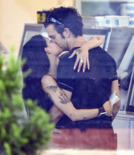 l0stmyhe4ddd's tweet photo. That should be me, holding your hand
That should be me, making you laugh 
That should be me, this is so sad
That should be me https://t.co/mYxKIKATzZ