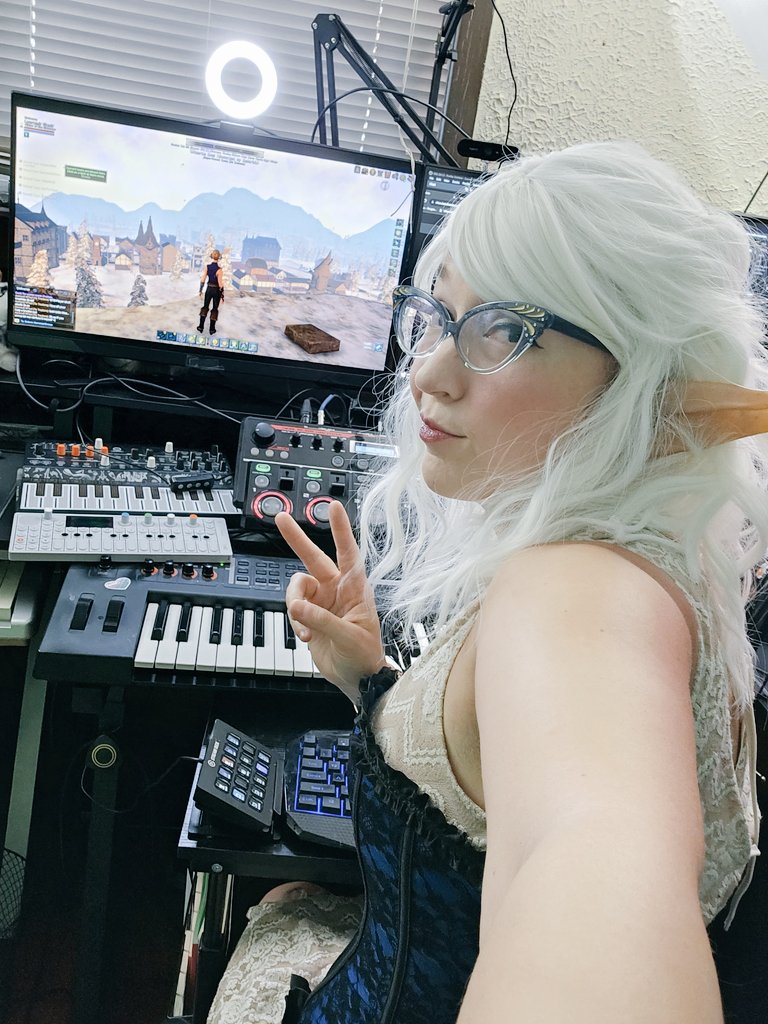 ❤️Kickin it oldschool! Tonight we'll be playing some Shroud of the Avatar: Forsaken Virtues, a free to play MMO! Come hang!

twitch.tv/thegracefulbard

#shroudoftheavatar #sota #mmo #mmorpg #twitchpartner #twitch @catnipgames ❤️✨️