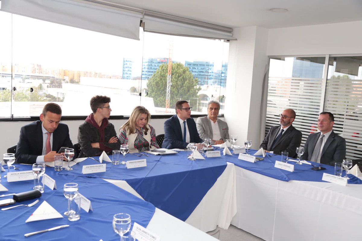 Educacionbogota's tweet photo. 📚#Hoy nos reunimos para agradecer a las/los rectores de las universidades que apoyaron la nominación de #RetoALaU en los Premios RECLA.
Un espacio para conocer los resultados, apuestas y nuevas oportunidades de acceso, calidad y permanencia de la Educación Posmedia.🚀 https://t.co/NrpFmDdcQF