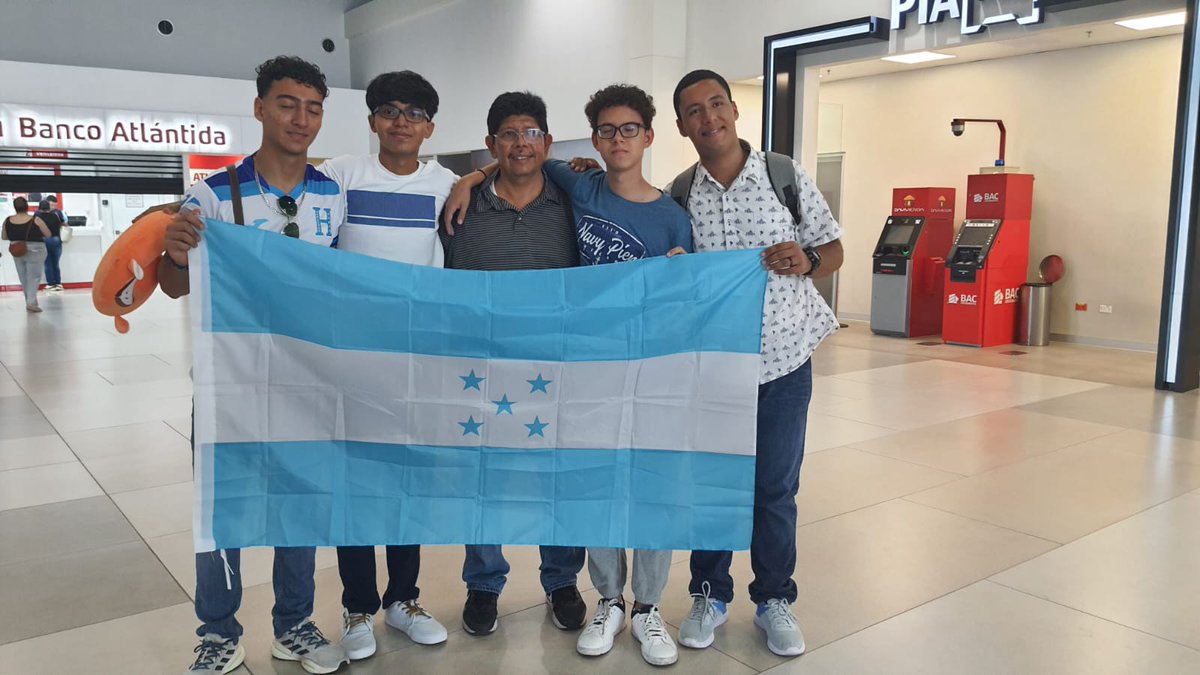 OHMHonduras's tweet photo. Este día viajaron rumbo a Río de Janeiro, Brasil, la delegación Hondureña para la 38° Olimpiada Iberoamericana de Matemáticas. 4 jóvenes estudiantes que vienen de un largo proceso de preparación y entrenamiento. @SpondaDaniel https://t.co/kCgxRNf3sY