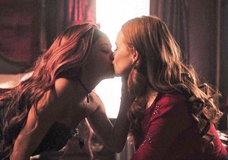 fierstopaz's tweet photo. choni kisses in different timelines #choniweek https://t.co/1G5RUfw4kW