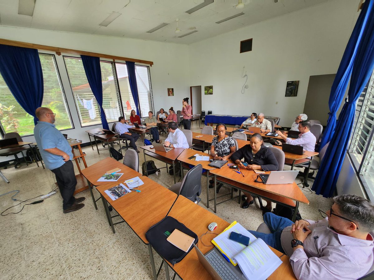 Hoy PROMECAFE se reúne  con representantes de la caficultura de Mesoamérica, la Unión Europea y GIZ para discutir regulación UE sobre deforestación y cumplimiento social y ambiental. Se analizan avances, desafíos y oportunidades para cooperación regional.#café