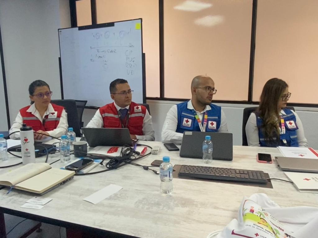 cruzrojaecuador's tweet photo. Se llevó a cabo la primera reunión🤝 del "Proyecto Atención y Protección al Personal de Salud” entre @cruzrojaecuador , @cruzrojacol y  #CruzRojaNoruega. El objetivo fue establecer una comprensión común del proyecto, su contexto y los desafíos que enfrenta el personal de salud. https://t.co/RQVFxfhDKR